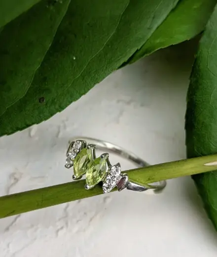 Bitty Green Leaf Ring